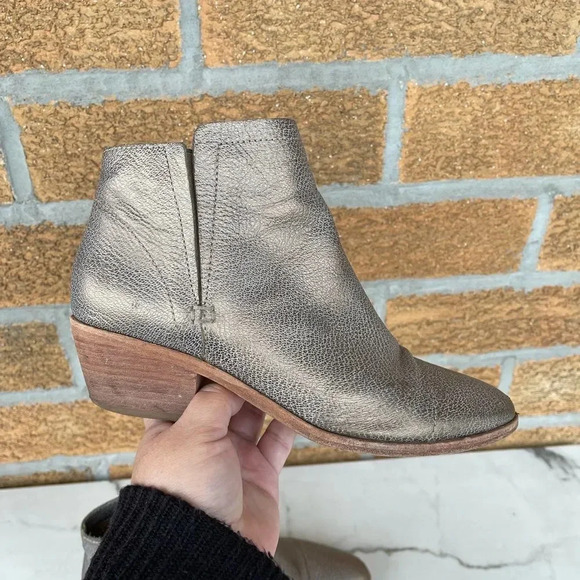 Joie Leather Metallic Gold Wood Stacked Block Heel Point Toe Ankle Boots Sz 37.5 - Picture 4 of 11